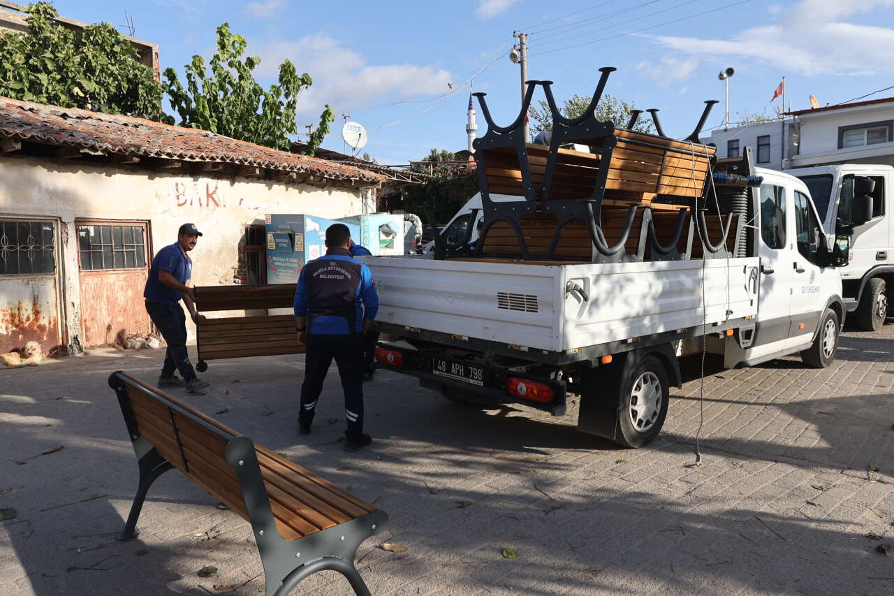 Büyükşehir, 13 İlçede Oyun Alanı ve Peyzaj Donatısını Güçlendiriyor 2